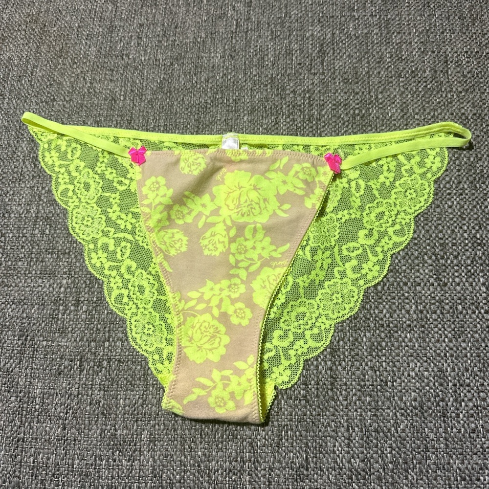 PINK Victoria’s Secret Extra Low Rise Floral Lace Trim Bikini Panty